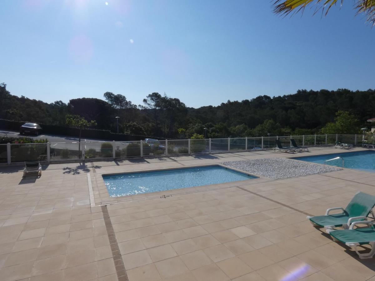 Residence Les Pins Parasols De La Roque รอกเกอบรูน-ซูร์-อาร์ฌ็องส์ ภายนอก รูปภาพ