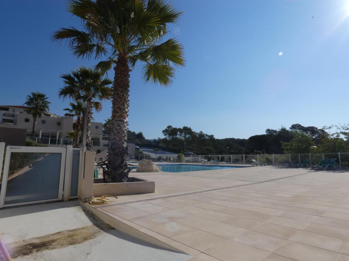 Residence Les Pins Parasols De La Roque รอกเกอบรูน-ซูร์-อาร์ฌ็องส์ ภายนอก รูปภาพ