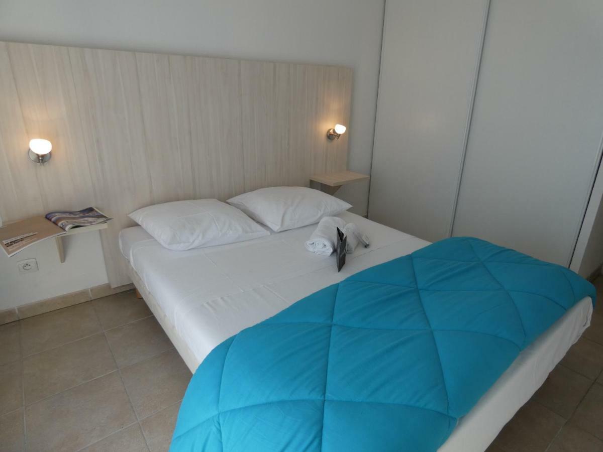 Residence Les Pins Parasols De La Roque รอกเกอบรูน-ซูร์-อาร์ฌ็องส์ ภายนอก รูปภาพ