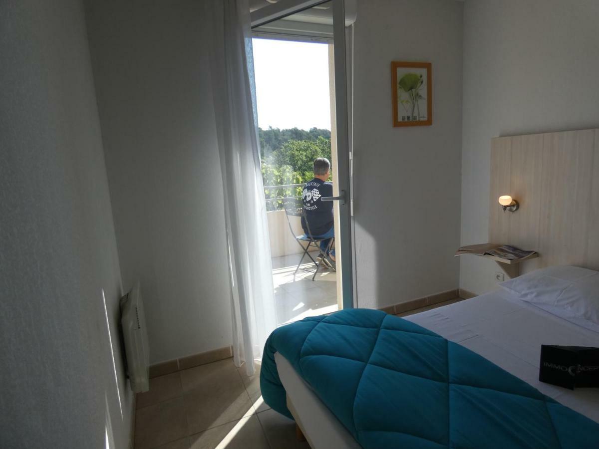 Residence Les Pins Parasols De La Roque รอกเกอบรูน-ซูร์-อาร์ฌ็องส์ ภายนอก รูปภาพ